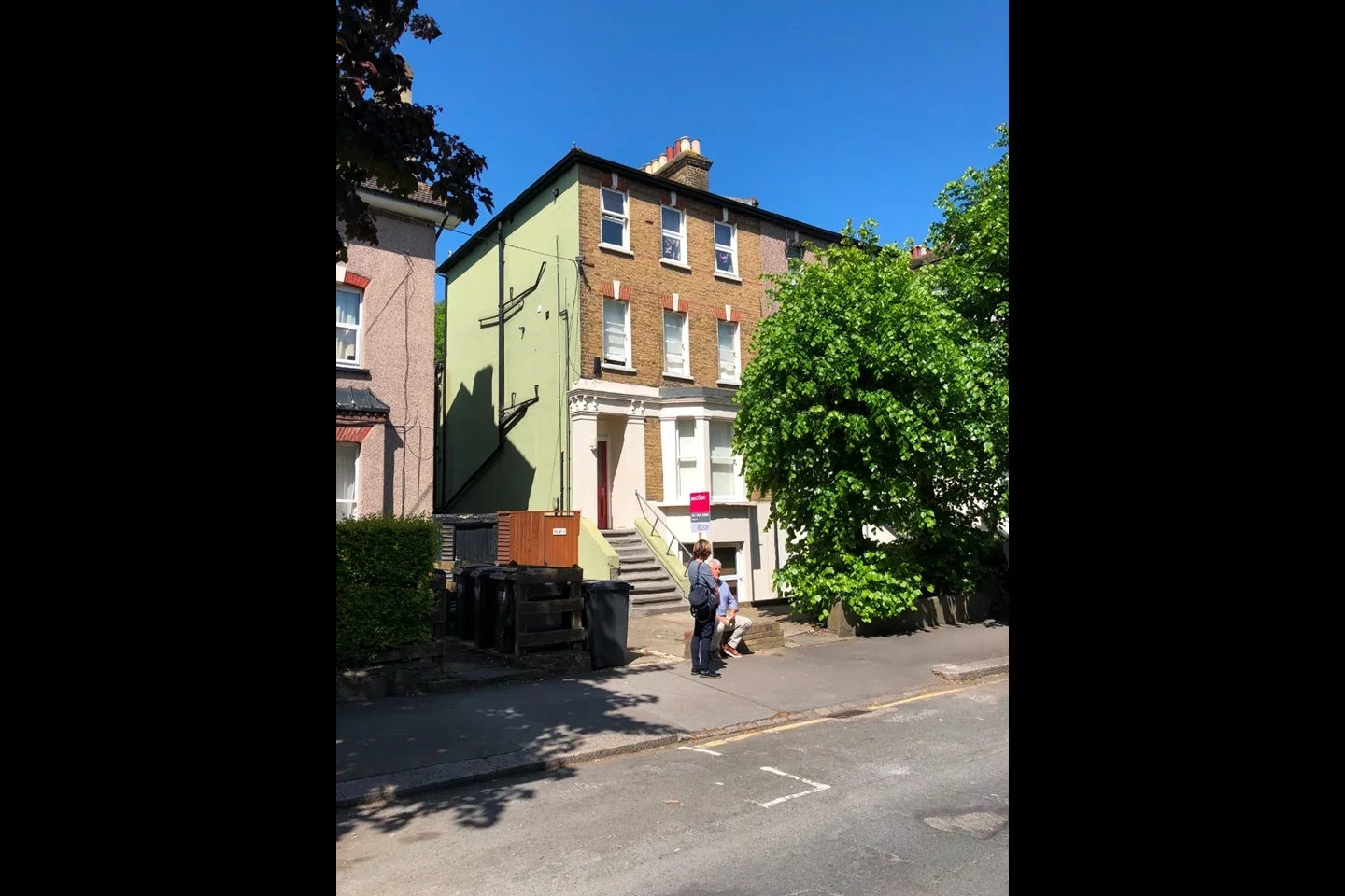 Flat Clyde Road in Greater London