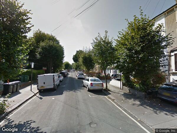 Flat Clyde Road in Greater London