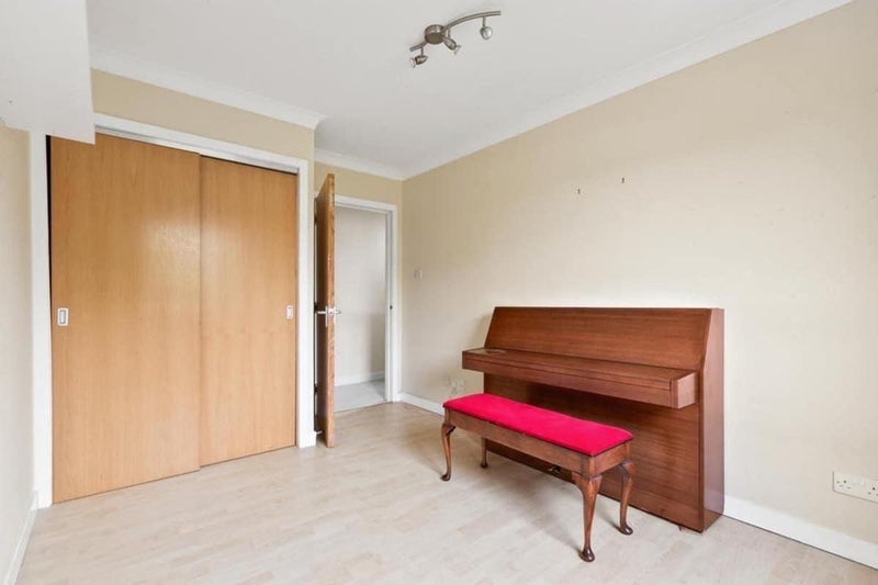 Room Curle Street in Glasgow