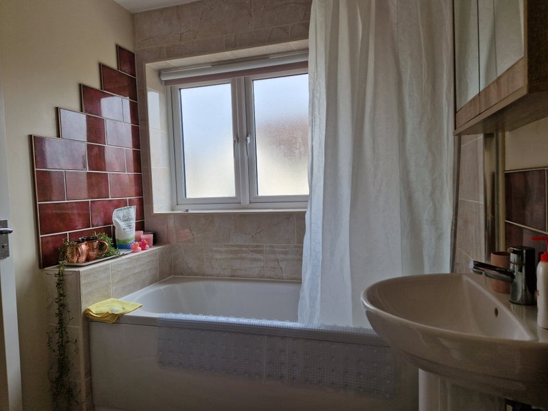 Room Buckleys Road in Bristol