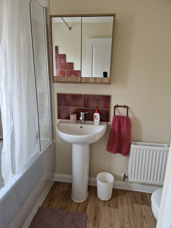 Room Buckleys Road in Bristol
