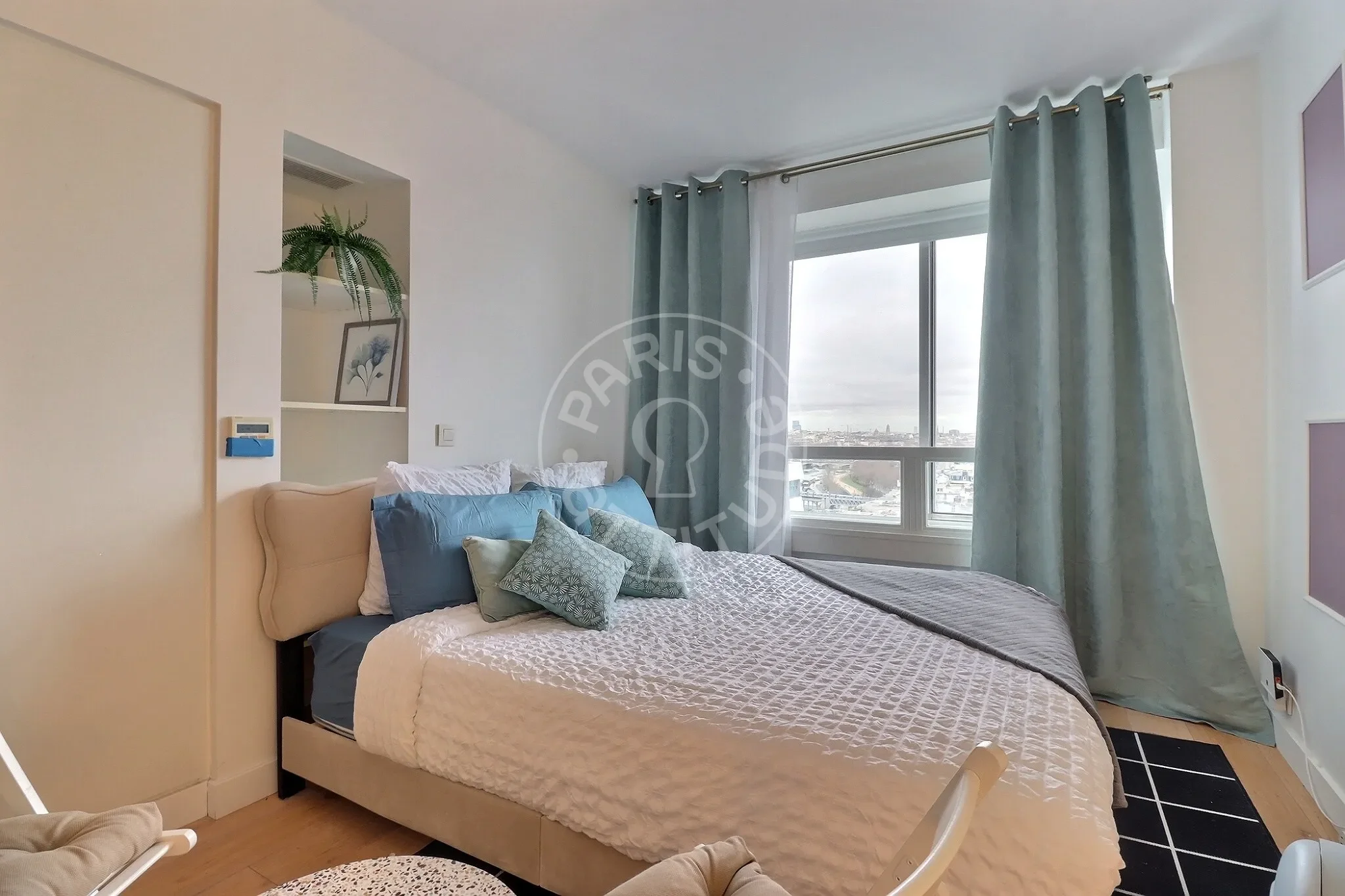 Flat Quai de Grenelle in Paris