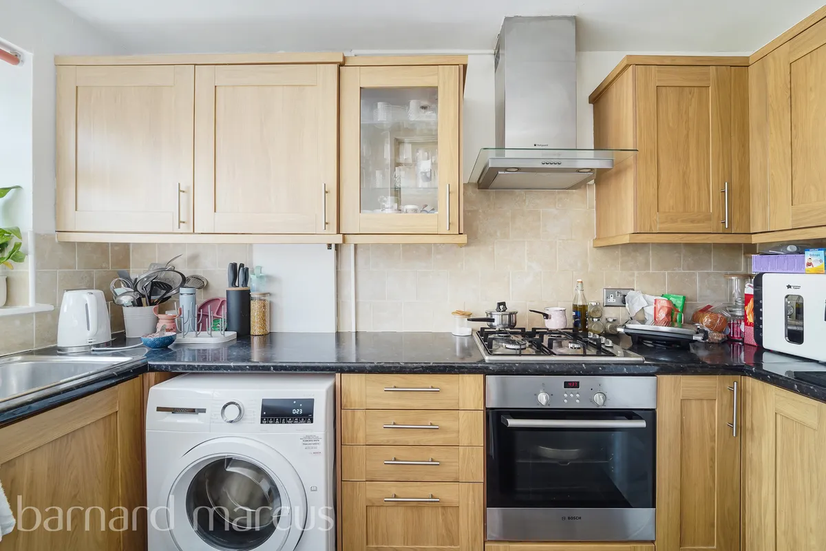 Flat Minstrel Gardens in Greater London