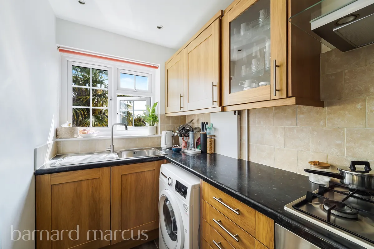 Flat Minstrel Gardens in Greater London
