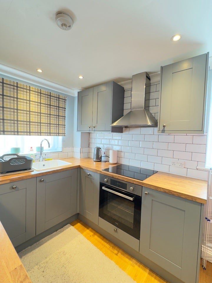 House Crestwood Way in Greater London
