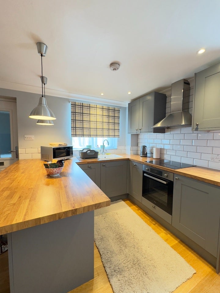 House Crestwood Way in Greater London