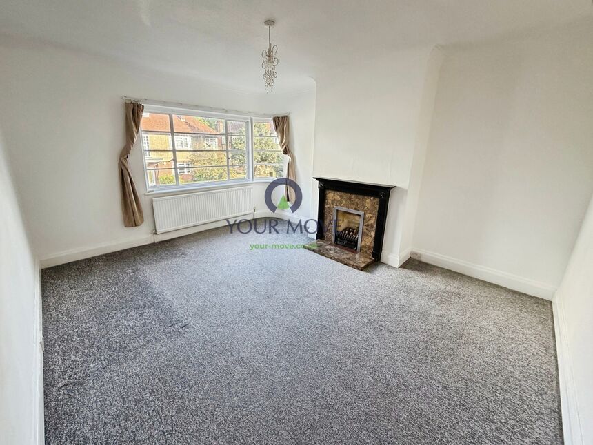 Flat Grove Avenue in Greater London