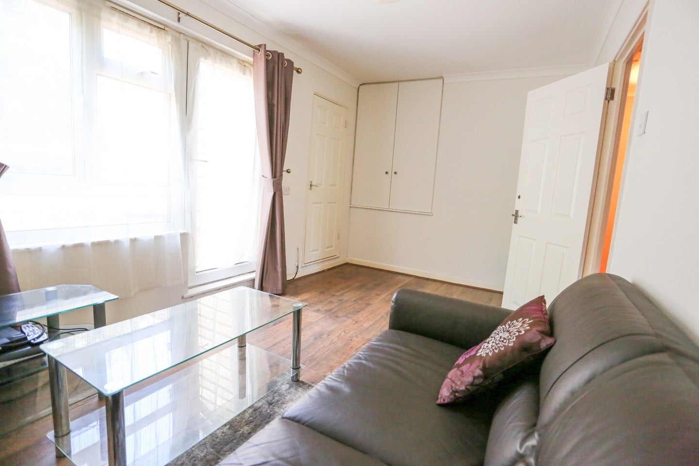 Flat Hogarth Close in Greater London