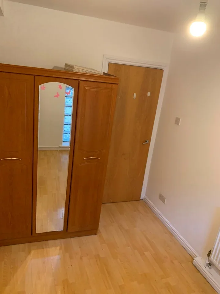 Flat Ashton Street in Greater London