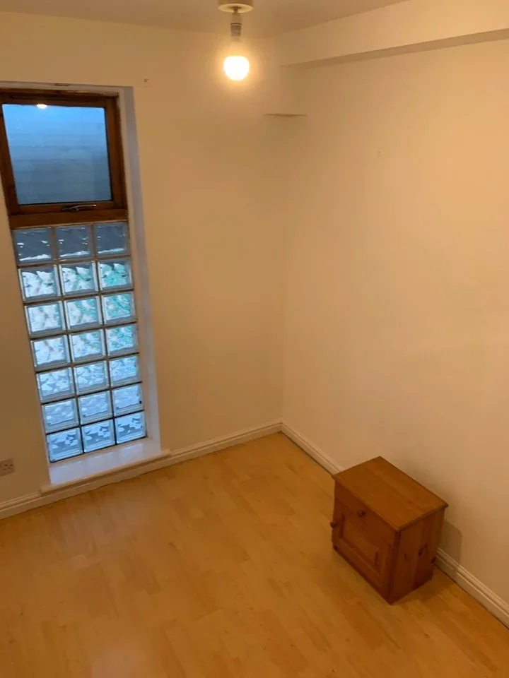 Flat Ashton Street in Greater London