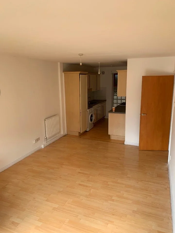 Flat Ashton Street in Greater London