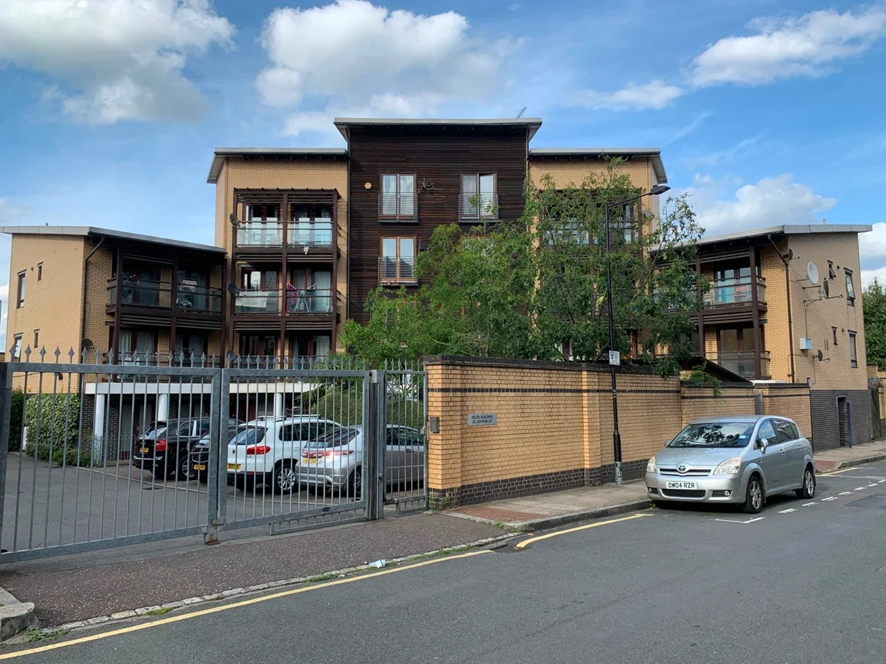 Flat Ashton Street in Greater London