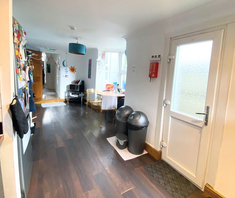 Room Hollydale Road in Greater London
