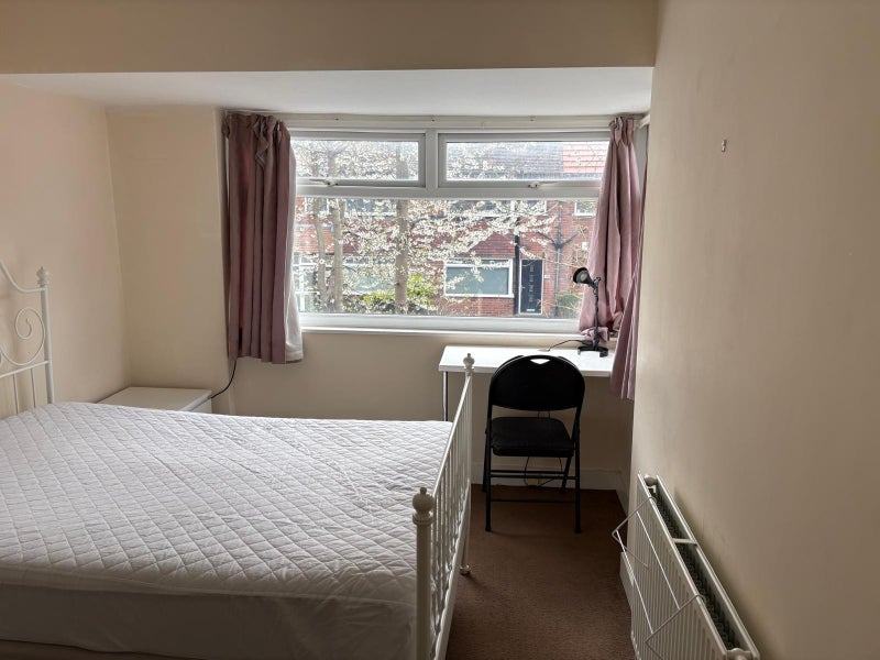 Room Cliff Side Gardens in Leeds