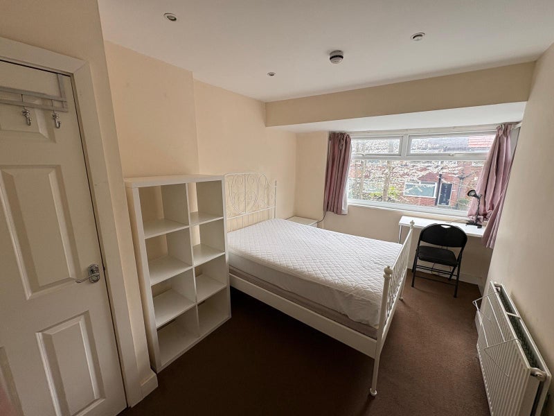 Room Cliff Side Gardens in Leeds