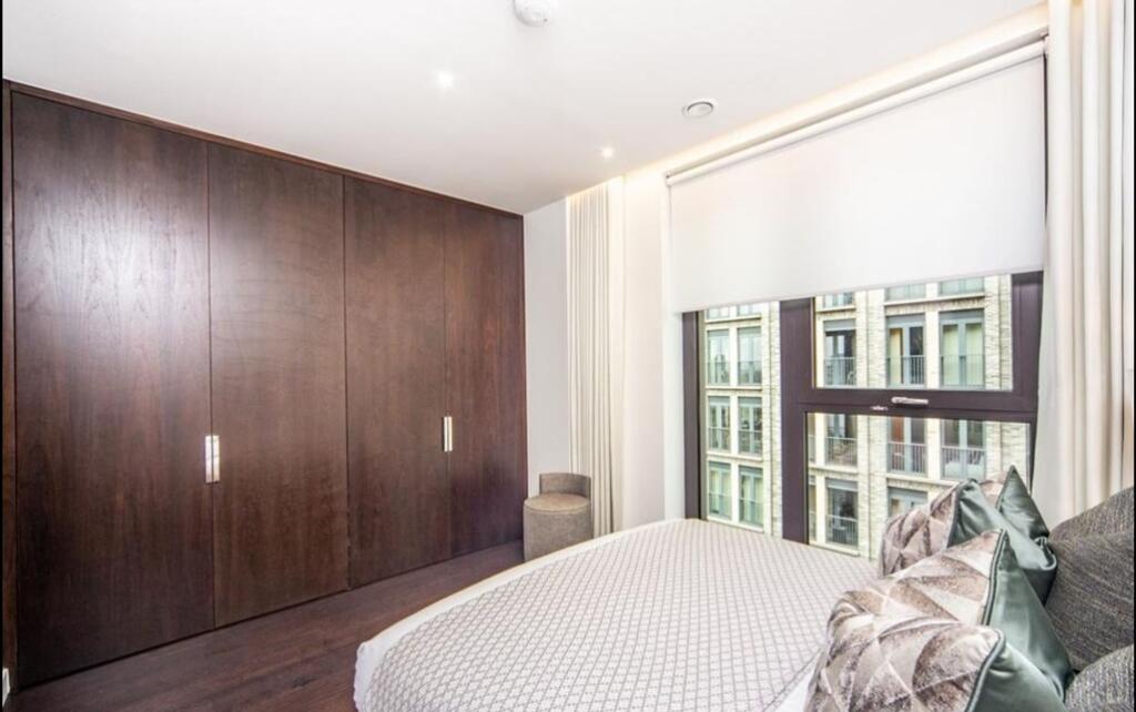 Flat Pascal Square in Greater London