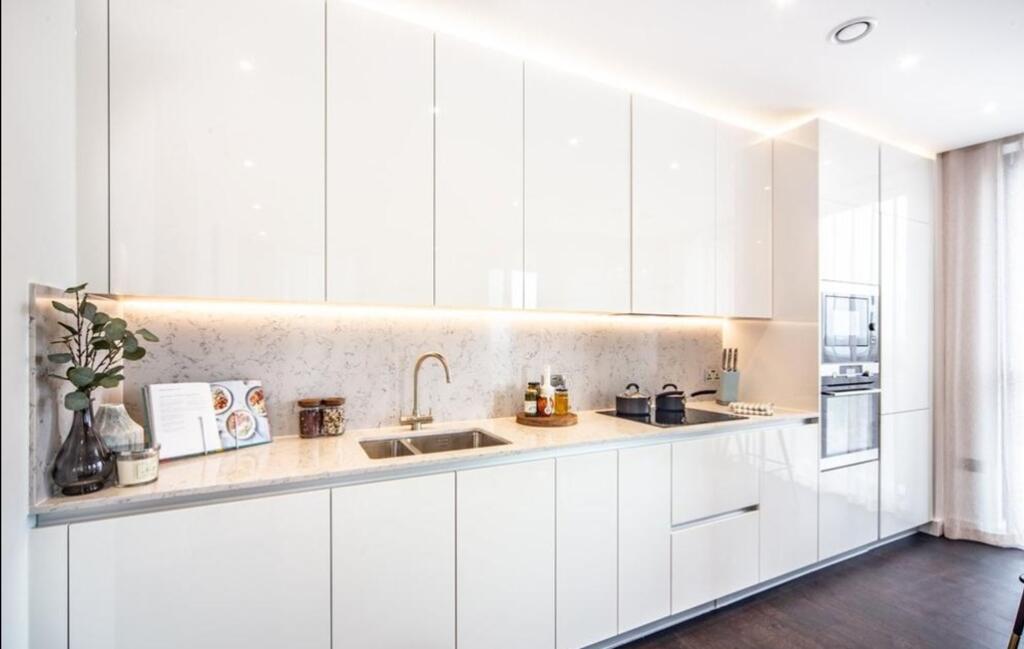 Flat Pascal Square in Greater London