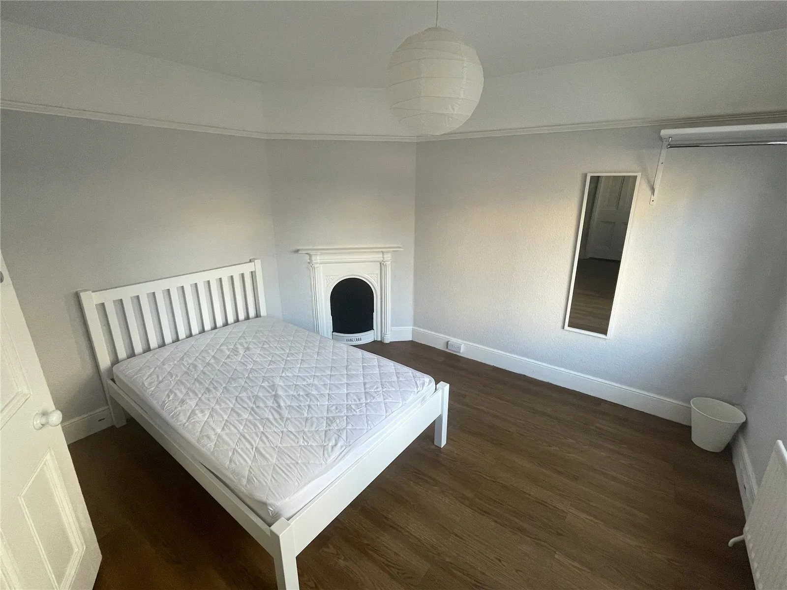 Room Commercial Road in Eastbourne