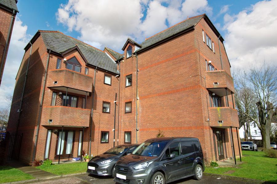 Flat Station Way in St Albans