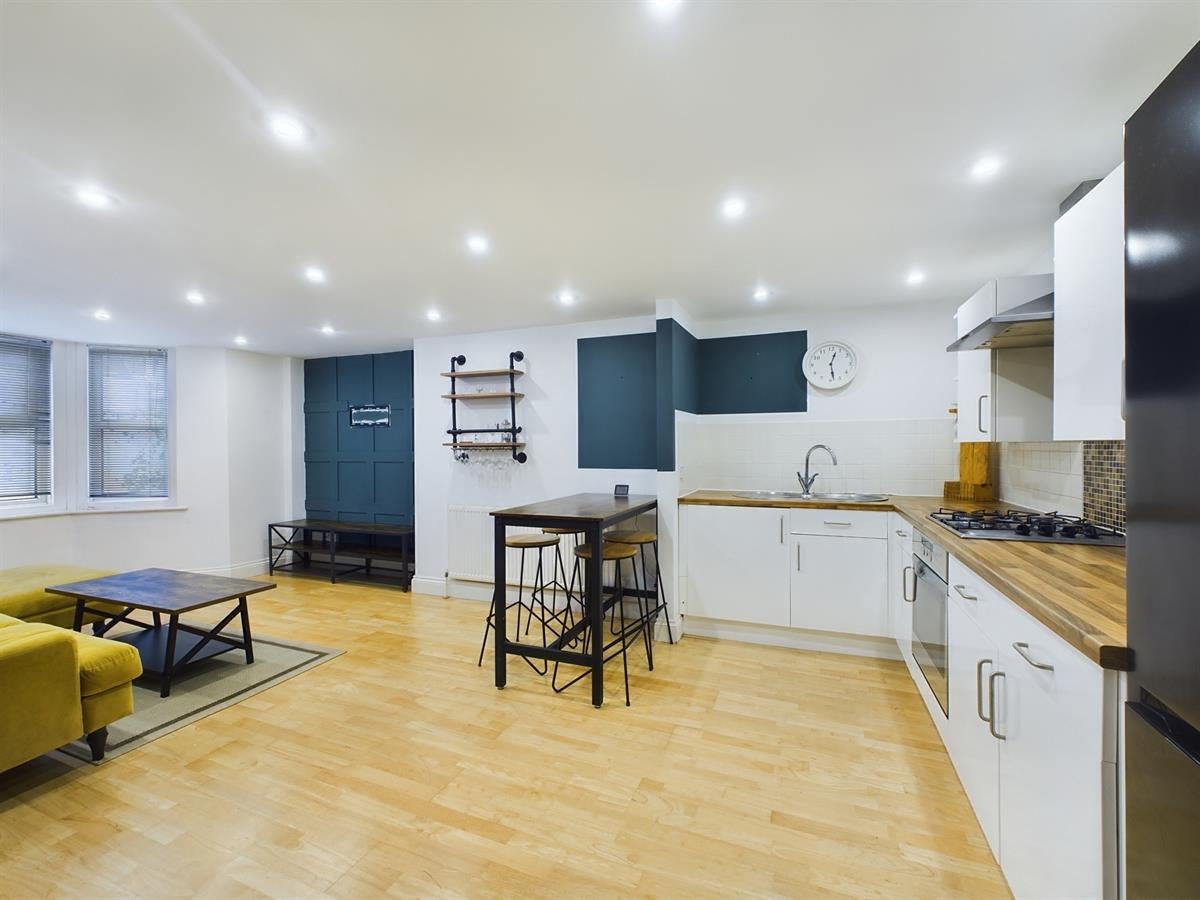 Flat South Parade in Portsmouth