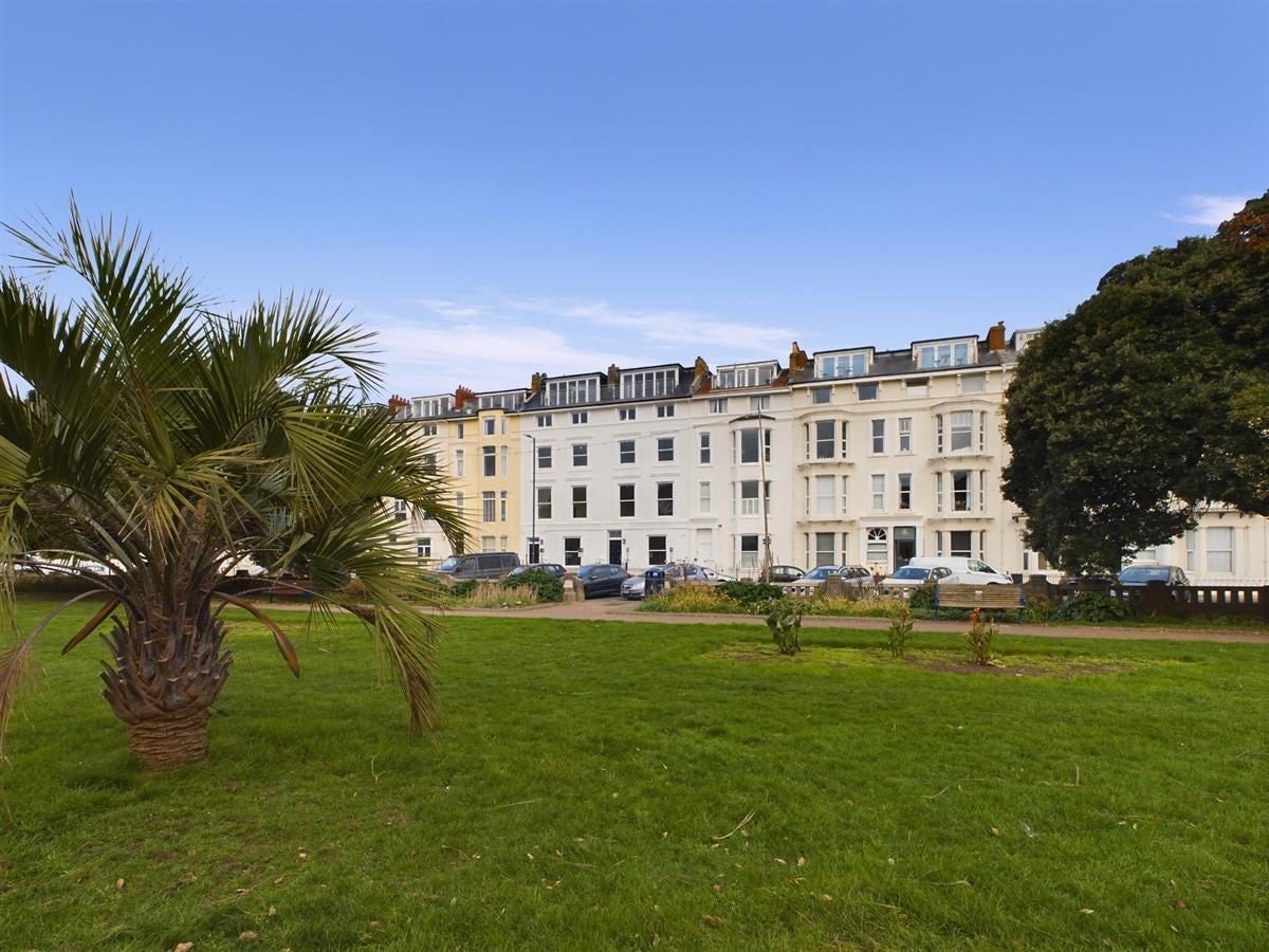 Flat South Parade in Portsmouth