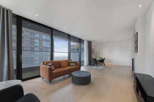 Flat Park Drive in Greater London