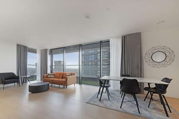 Flat Park Drive in Greater London