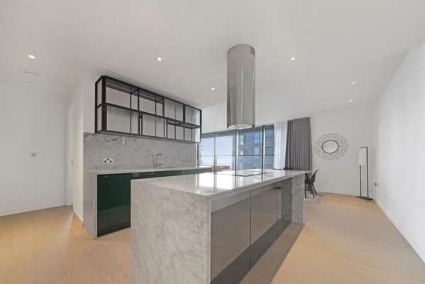 Flat Park Drive in Greater London