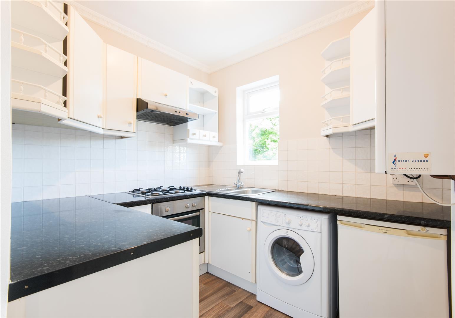 Flat Oakdale Road in Elmbridge