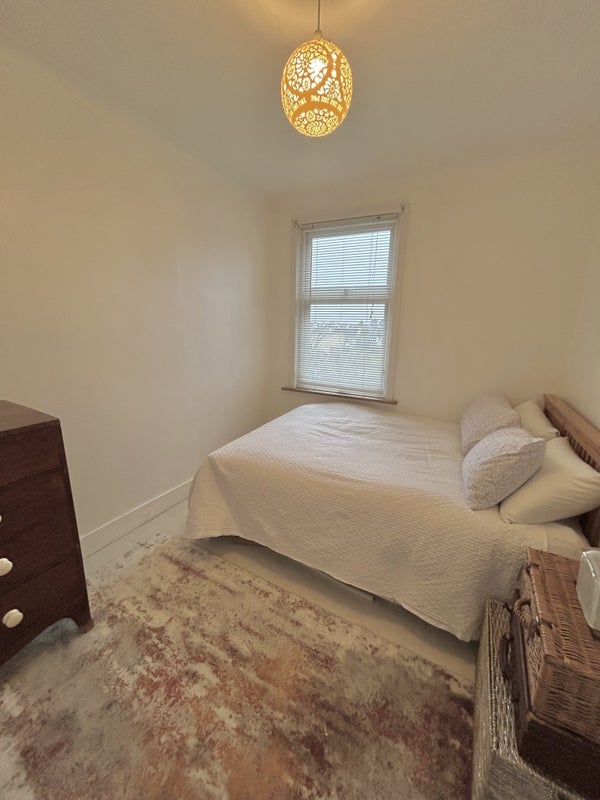 Room Dalmally Road in Greater London