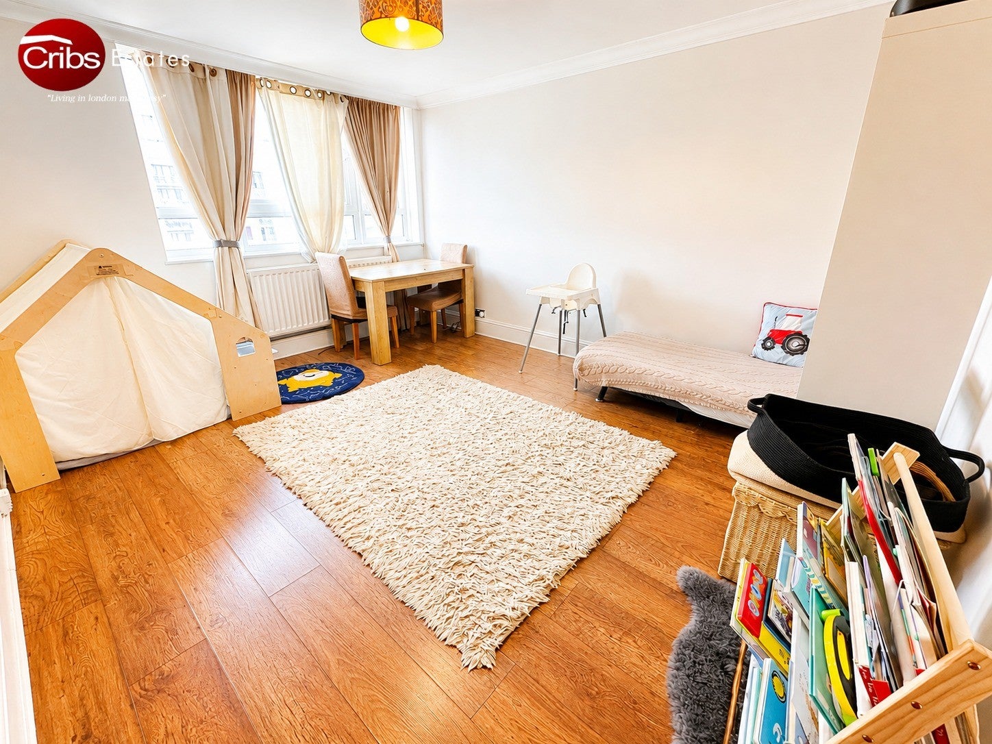 Flat Pincott Road in Greater London