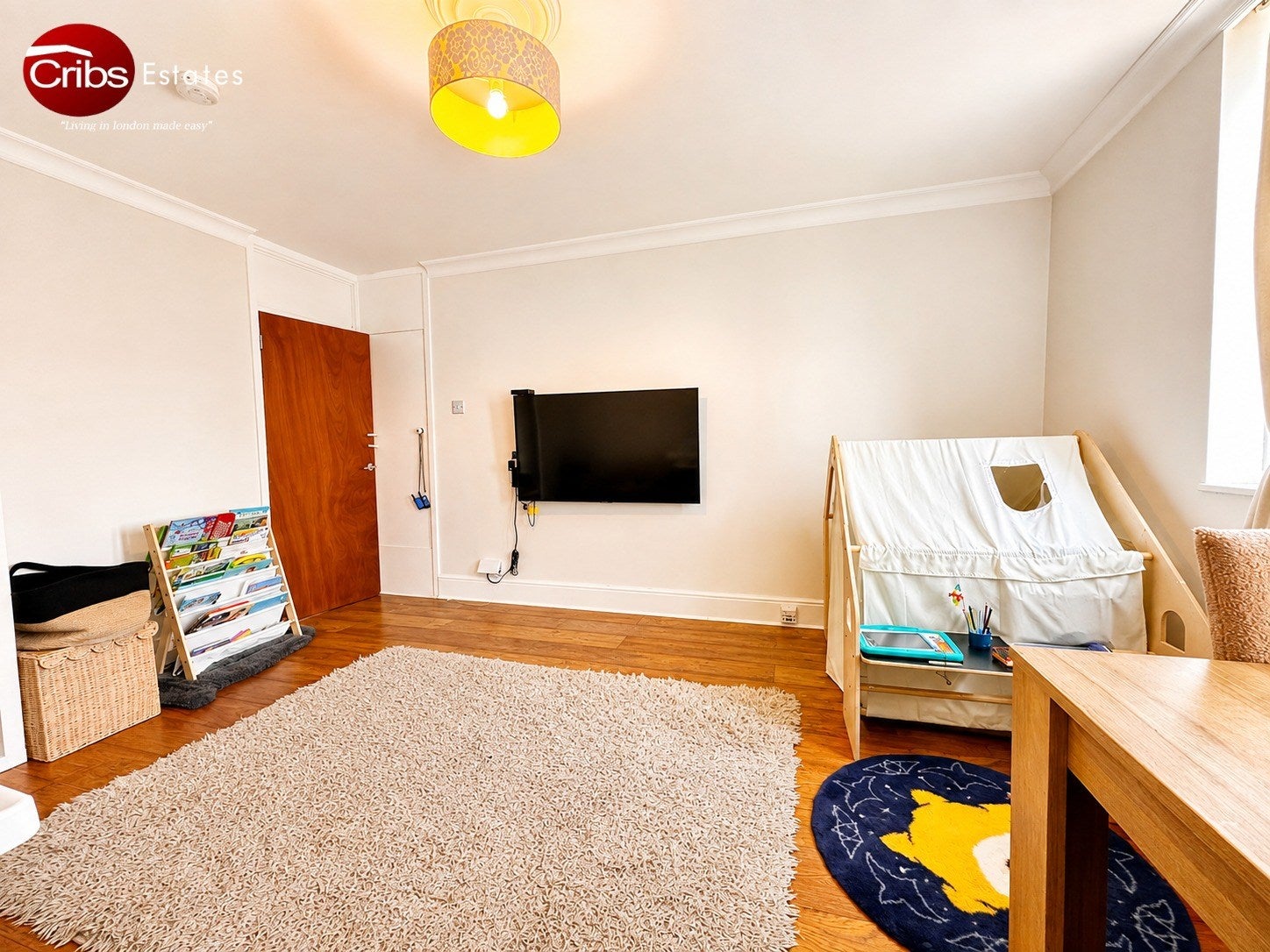 Flat Pincott Road in Greater London