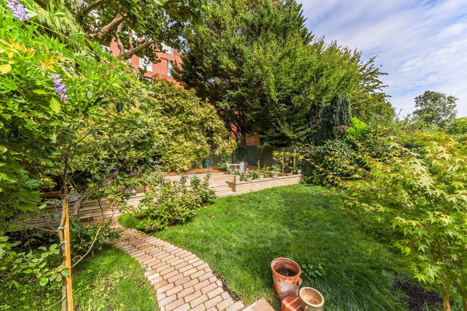 Flat Kidderpore Gardens in Greater London