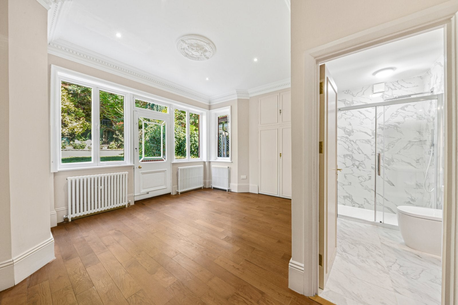 Flat Kidderpore Gardens in Greater London