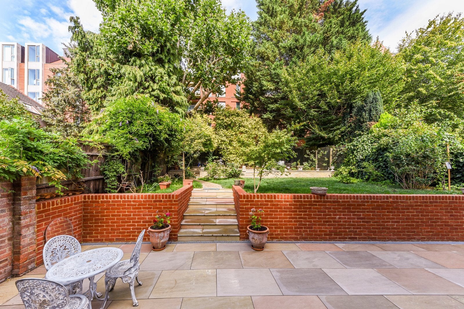 Flat Kidderpore Gardens in Greater London