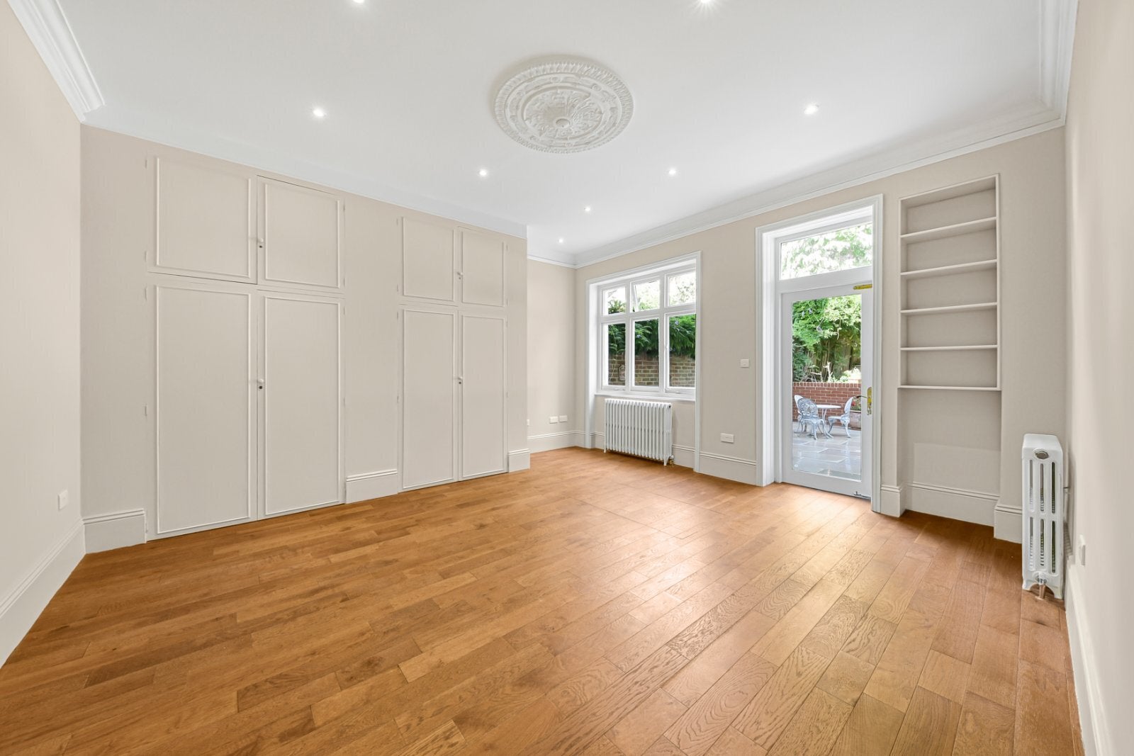 Flat Kidderpore Gardens in Greater London