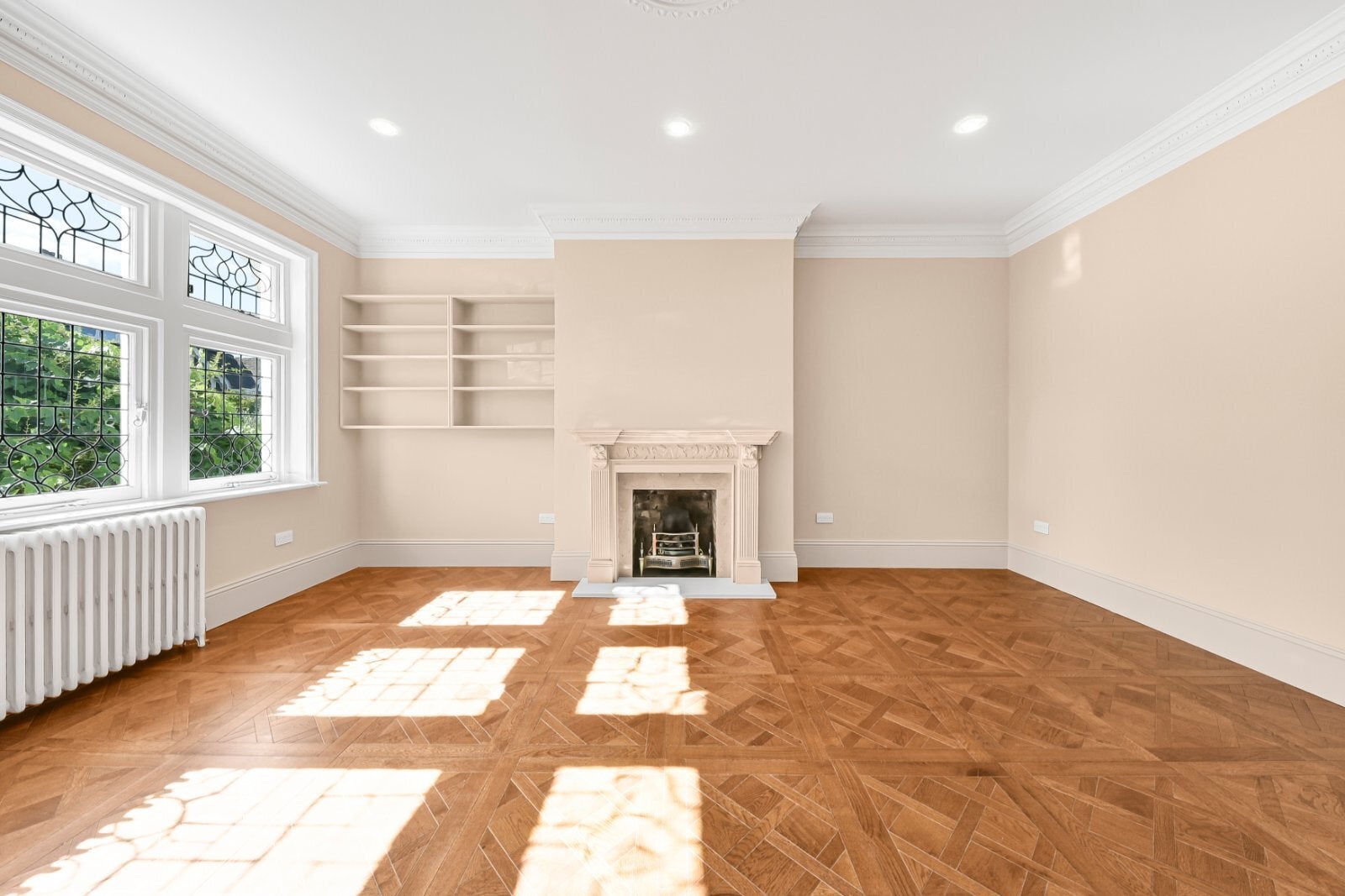Flat Kidderpore Gardens in Greater London