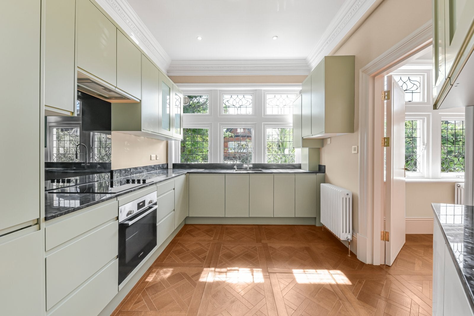 Flat Kidderpore Gardens in Greater London