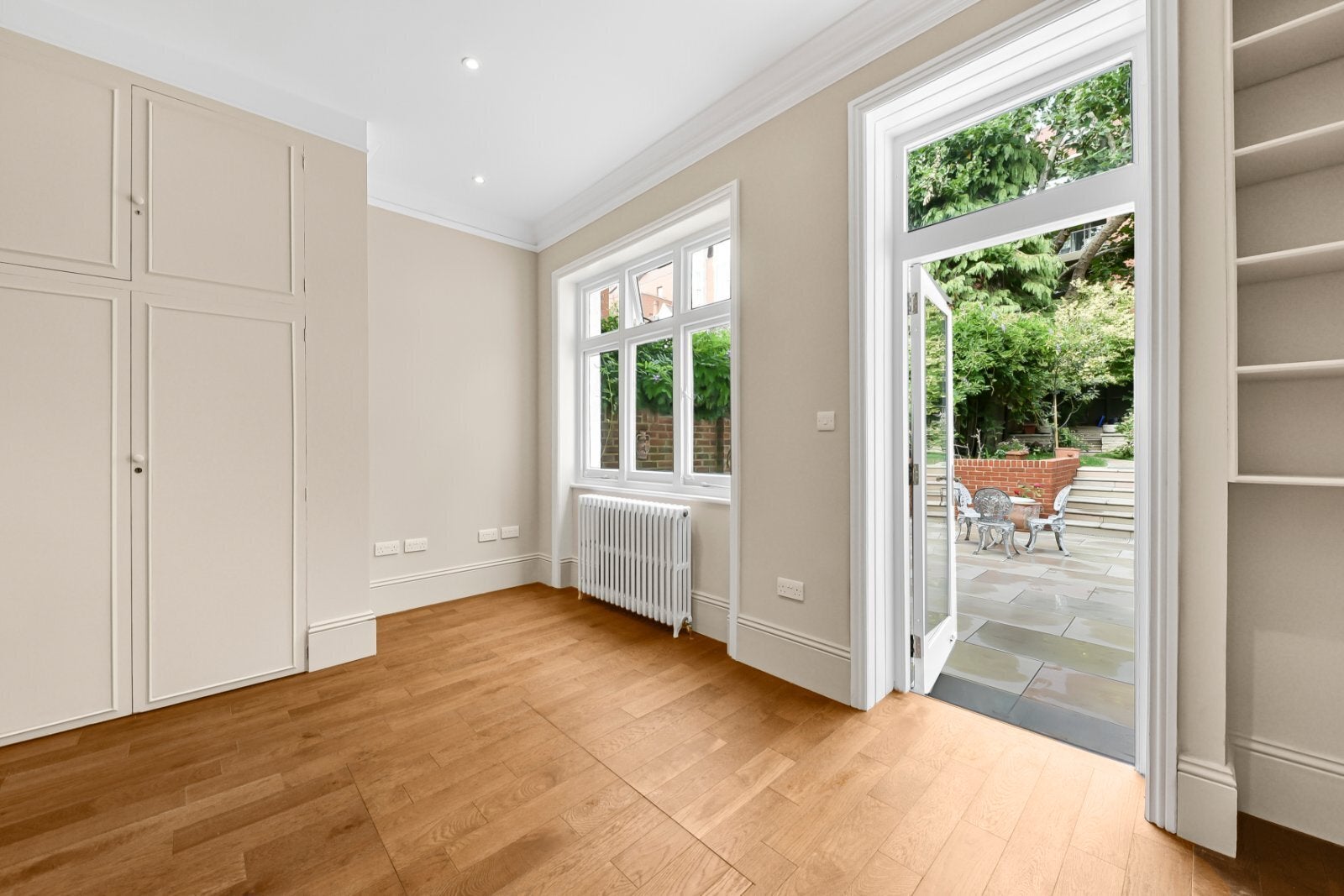 Flat Kidderpore Gardens in Greater London