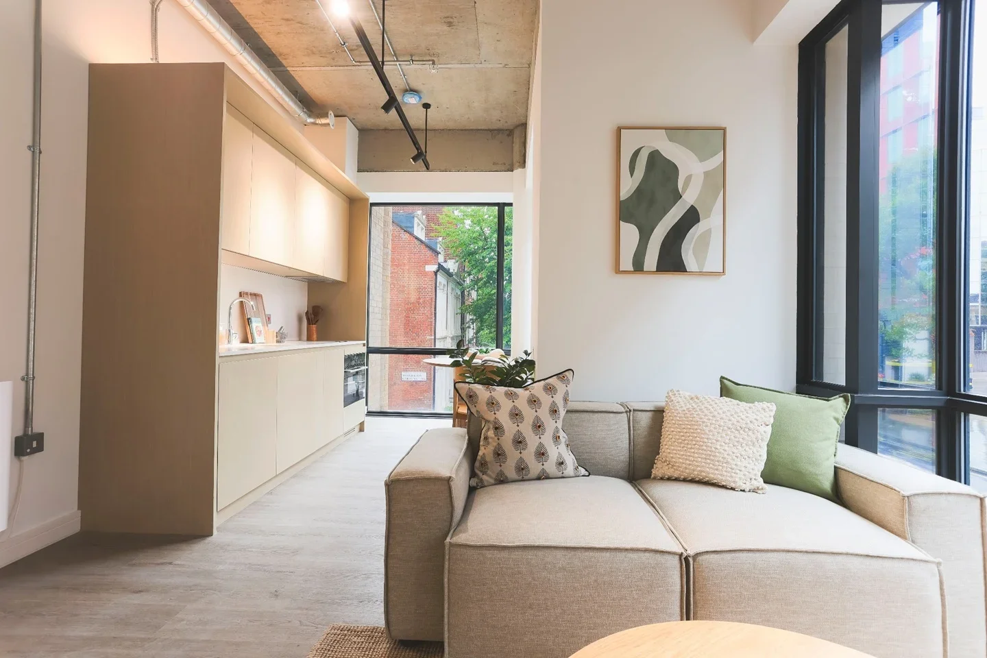 Flat Hammersmith Road in Greater London