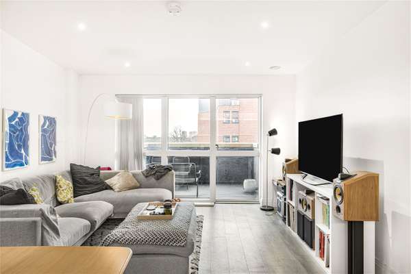 Flat Mare Street in Greater London