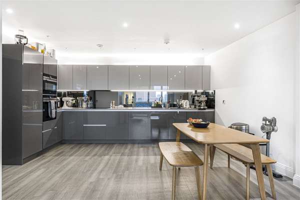 Flat Mare Street in Greater London