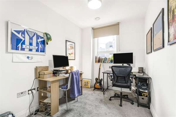 Flat Mare Street in Greater London