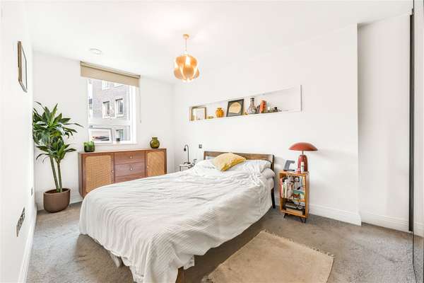 Flat Mare Street in Greater London