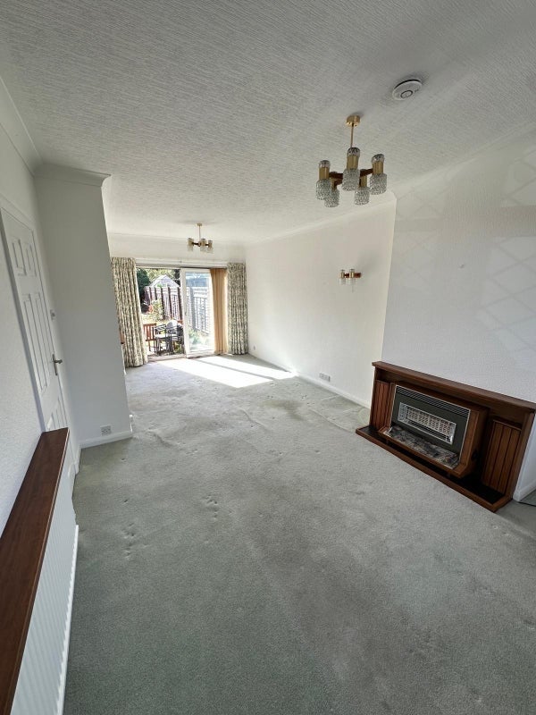 Room Lebanon Avenue in Greater London