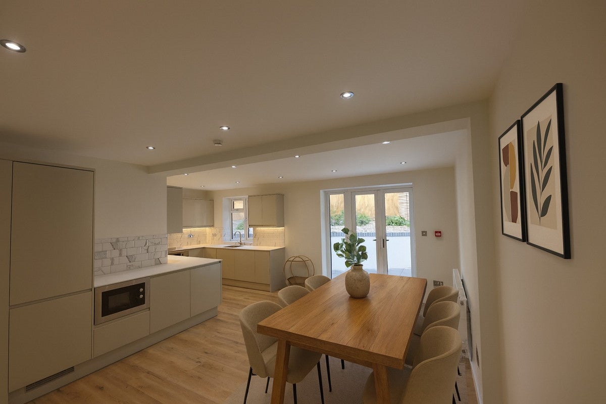House Kingslyn Crescent in Greater London
