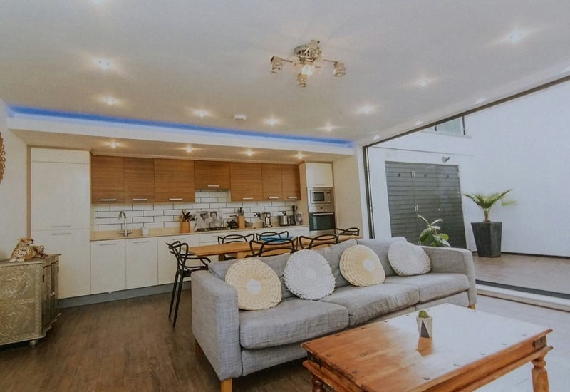 Room Brompton Mews in Greater London