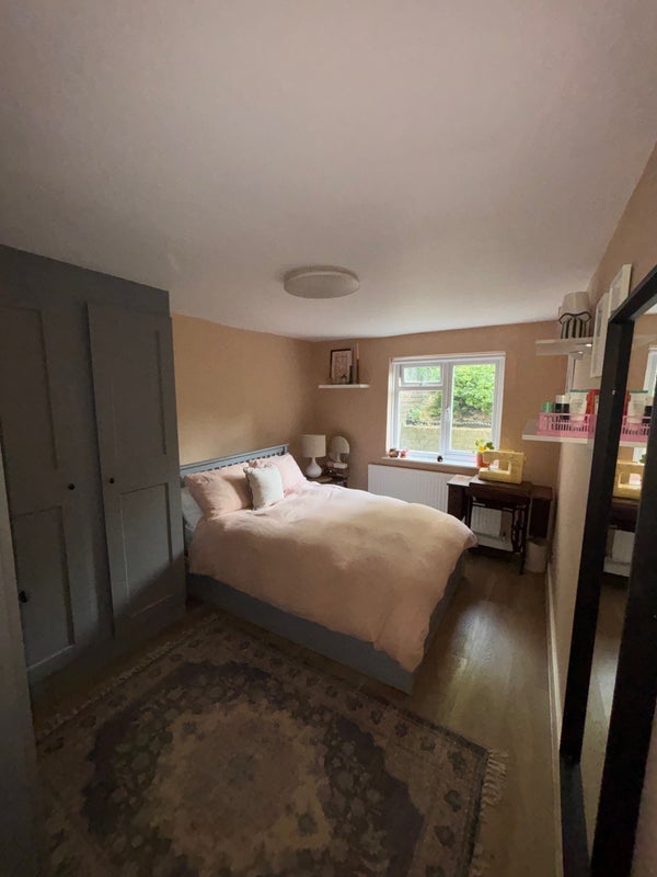 Room Deronda Road in Greater London