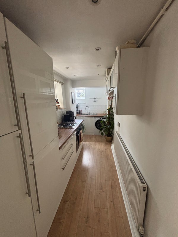 Room Deronda Road in Greater London