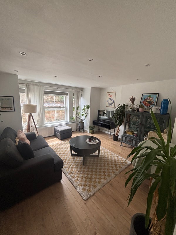 Room Deronda Road in Greater London